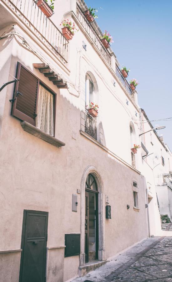 Aria Di Vico Aparthotel Vico Del Gargano Eksteriør billede